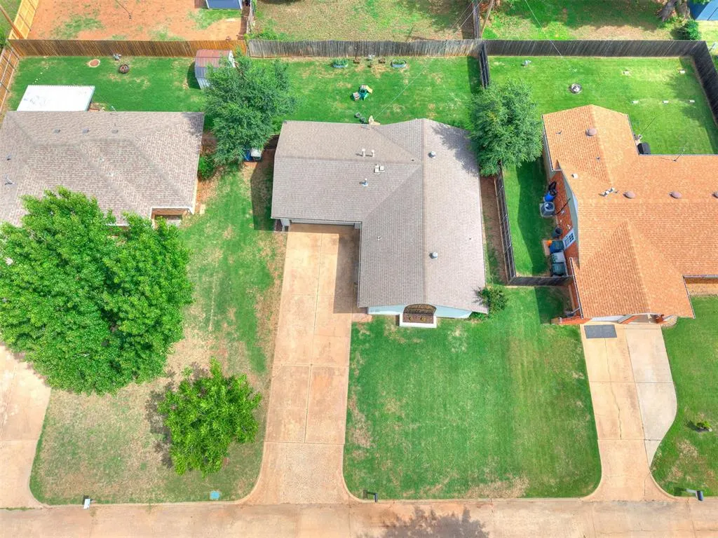 Photo 12 — 735 Sunset Drive, Edmond, OK 73003