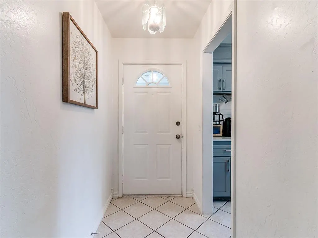 Photo 14 — 735 Sunset Drive, Edmond, OK 73003