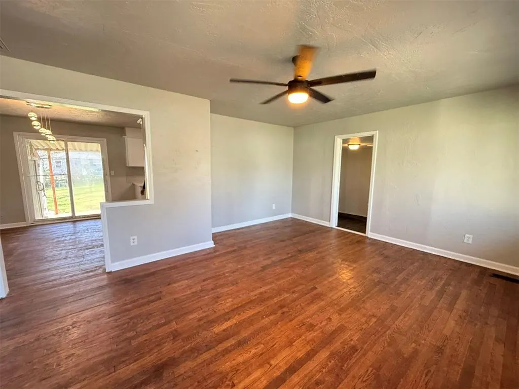Photo 2 — 532 Showalter Drive, Midwest City, OK 73110
