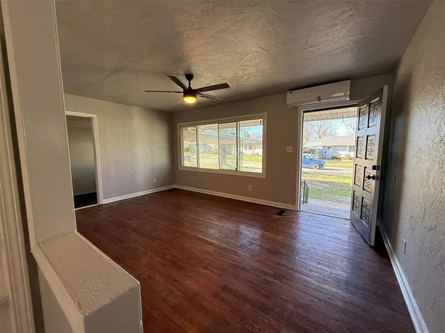 Photo 5 — 532 Showalter Drive, Midwest City, OK 73110