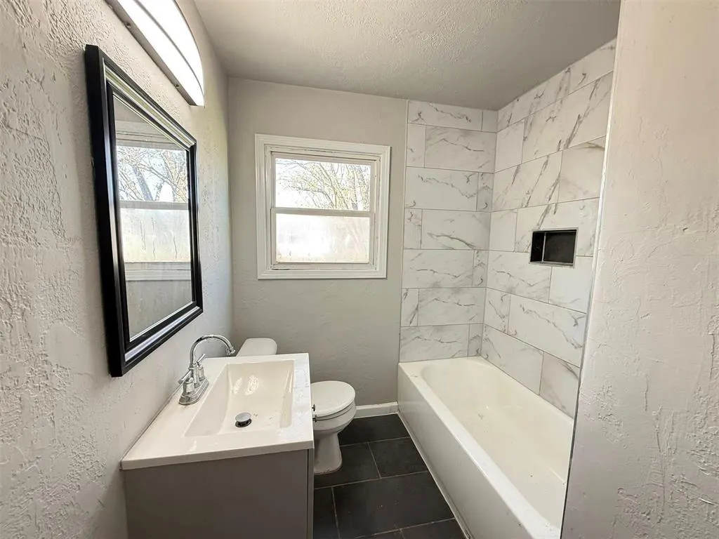 Photo 10 — 532 Showalter Drive, Midwest City, OK 73110