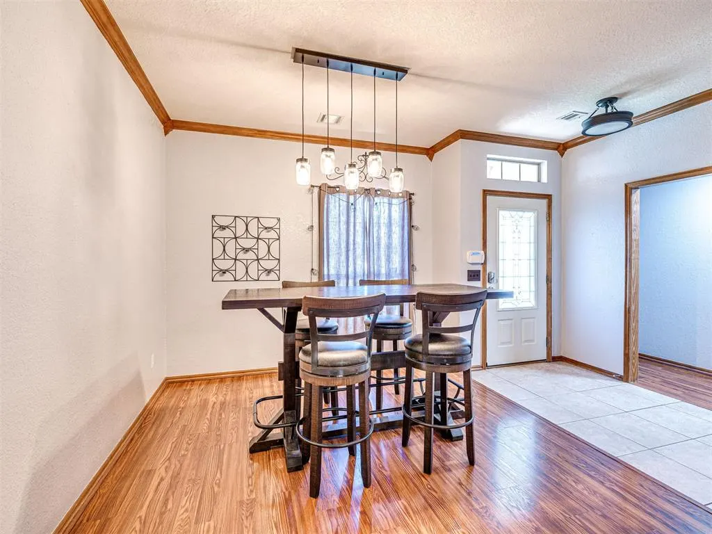 Photo 9 — 1712 SW 33rd Street, Moore, OK 73160