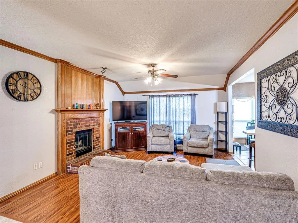 Photo 12 — 1712 SW 33rd Street, Moore, OK 73160