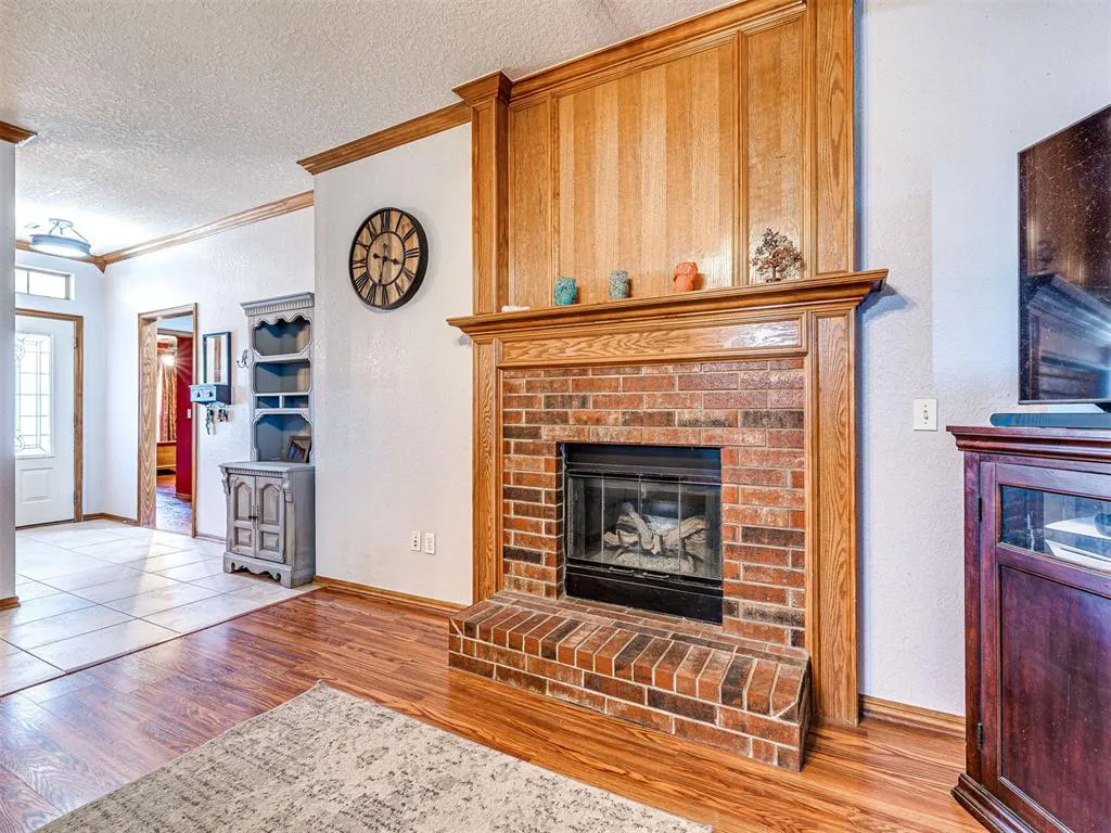 Photo 13 — 1712 SW 33rd Street, Moore, OK 73160