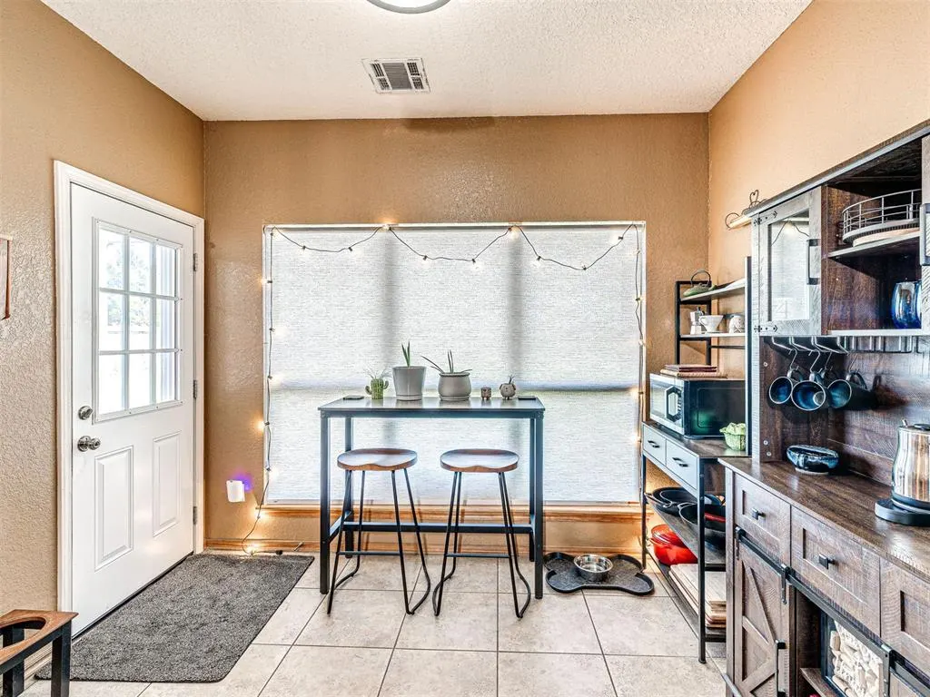 Photo 16 — 1712 SW 33rd Street, Moore, OK 73160