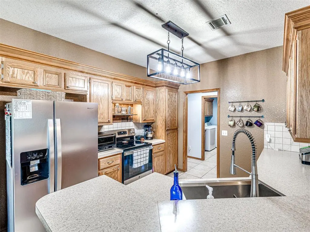 Photo 17 — 1712 SW 33rd Street, Moore, OK 73160