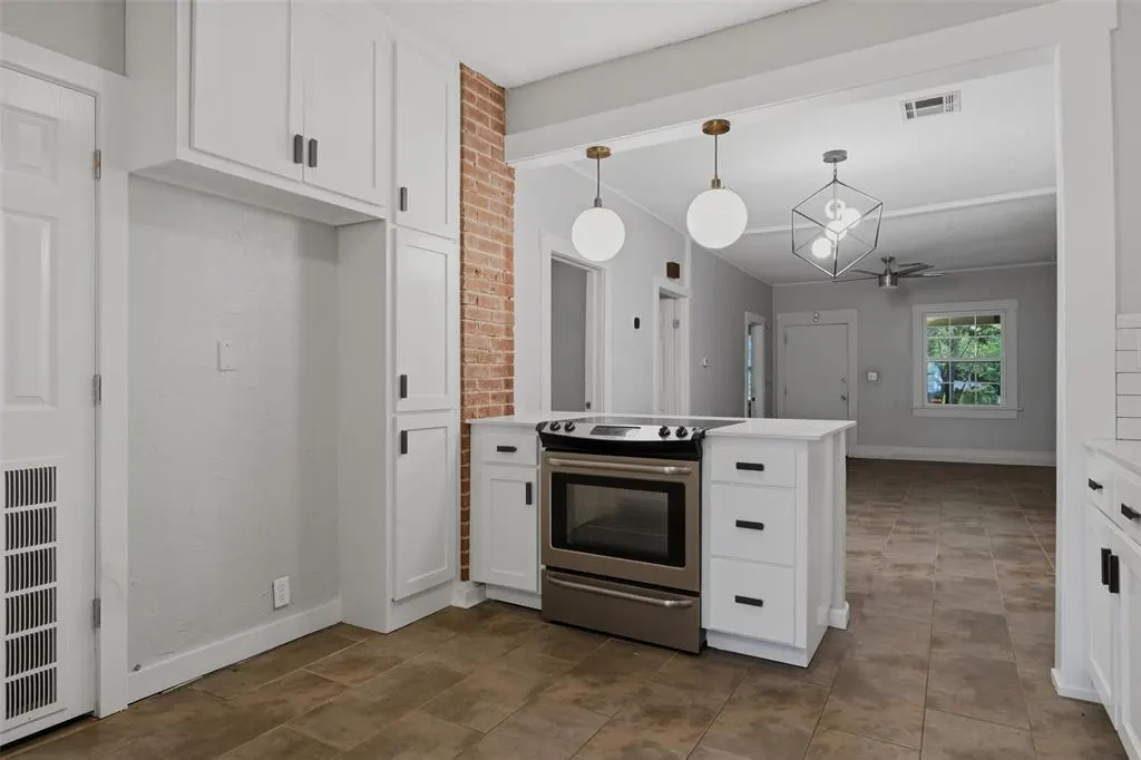 Photo 12 — 1824 NW 11th Street, Oklahoma City, OK 73106