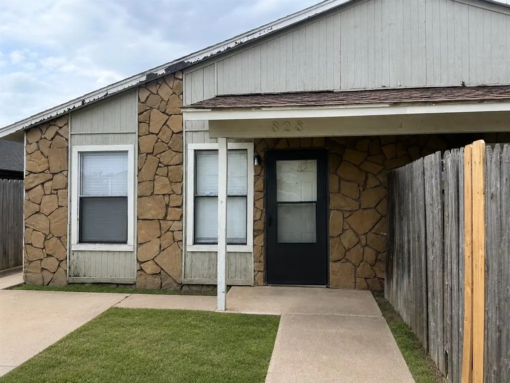 Photo 2 — 828 NW 113th Street, Oklahoma City, OK 73114