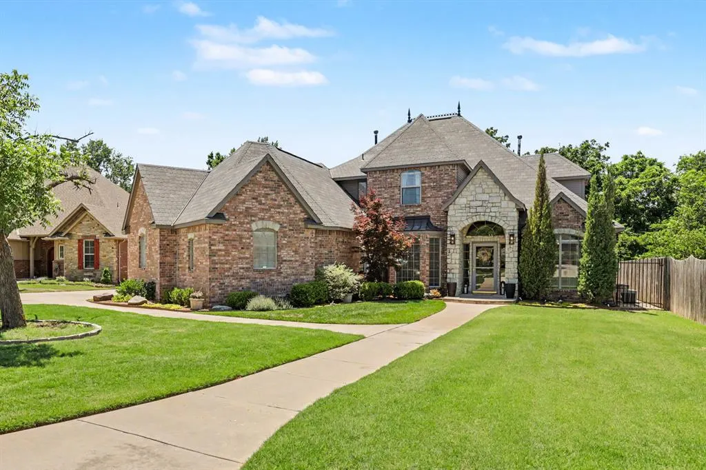 Front exterior — 604 Winding Creek Road, Yukon, OK 73099