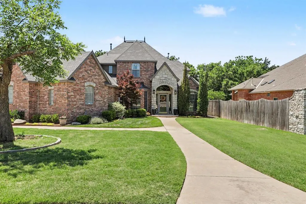 Photo 2 — 604 Winding Creek Road, Yukon, OK 73099