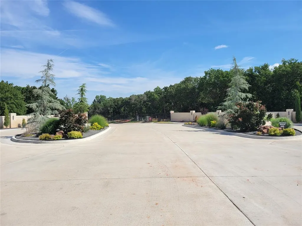 Photo 2 — 14201 Shoreline Boulevard, Edmond, OK 73013