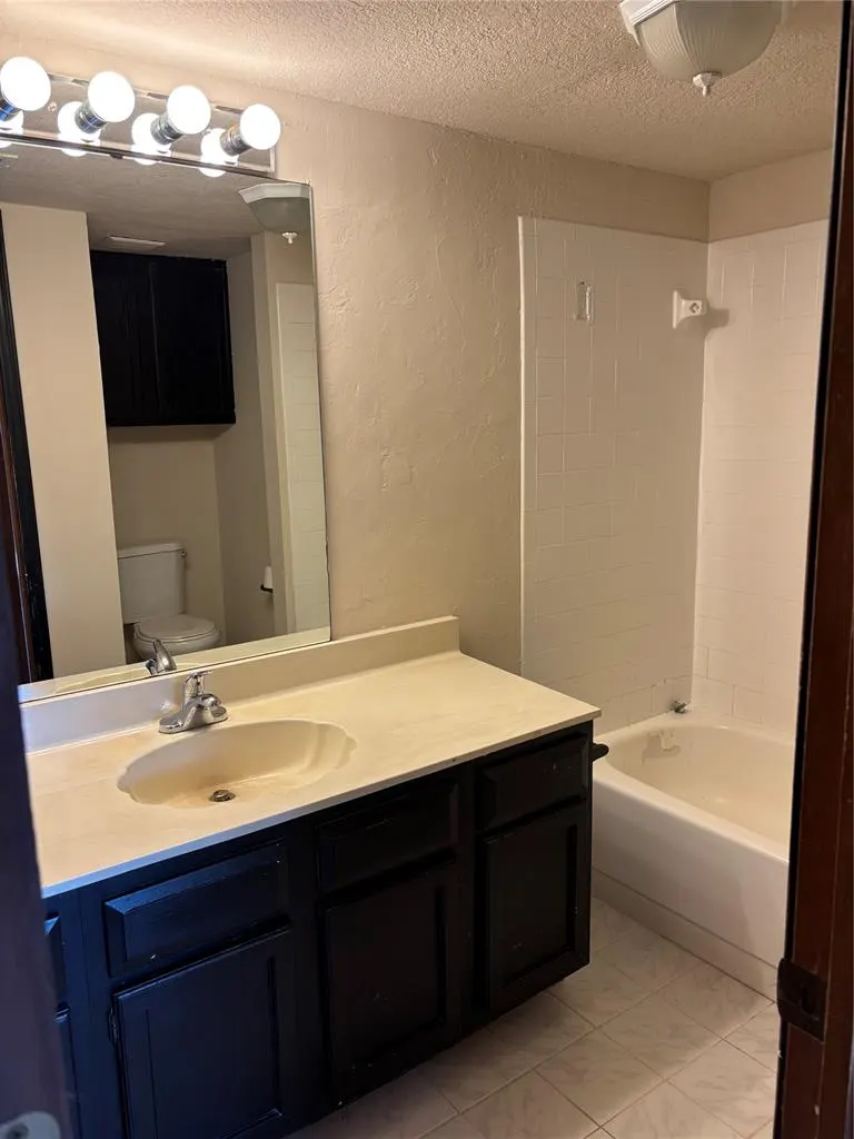 Photo 11 — 11407 Springhollow Road 407, Oklahoma City, OK 73120
