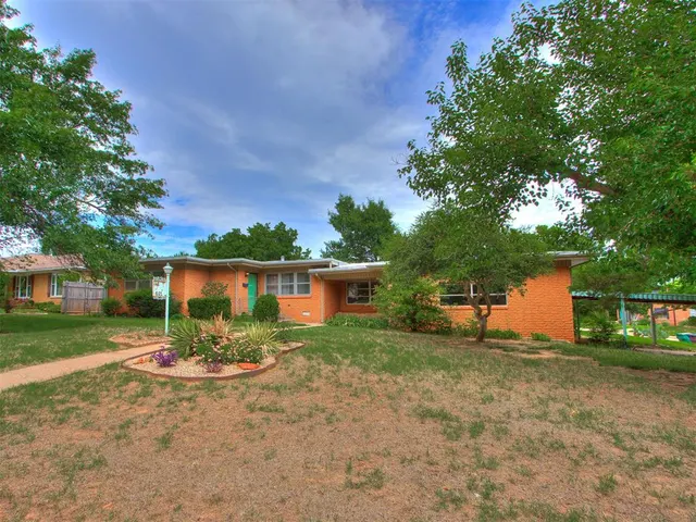 Photo 2 — 401 NW 44th Street, Oklahoma City, OK 73118