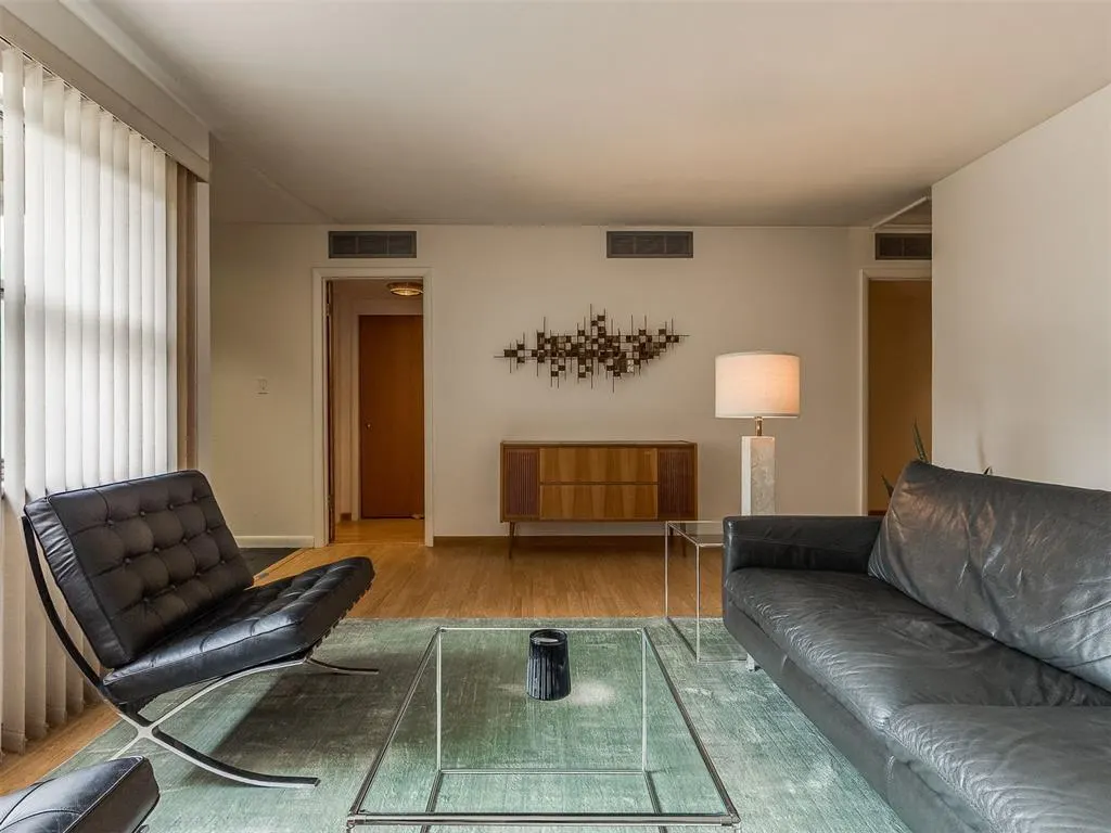 Photo 10 — 401 NW 44th Street, Oklahoma City, OK 73118