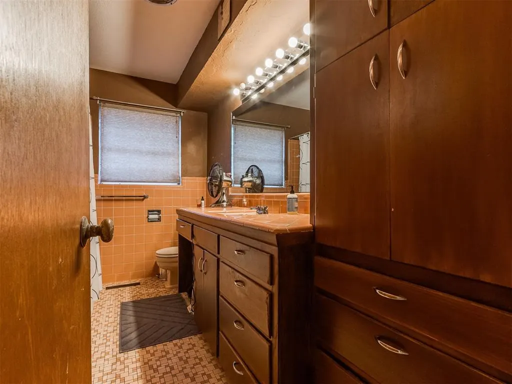 Photo 38 — 401 NW 44th Street, Oklahoma City, OK 73118