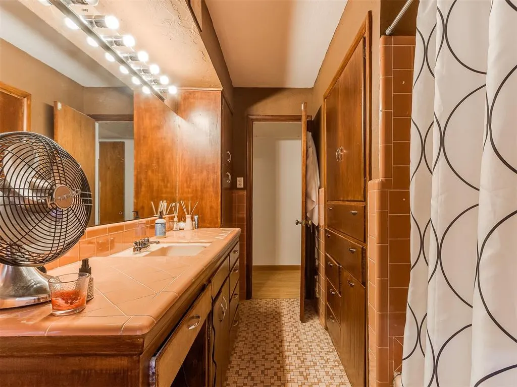 Photo 40 — 401 NW 44th Street, Oklahoma City, OK 73118