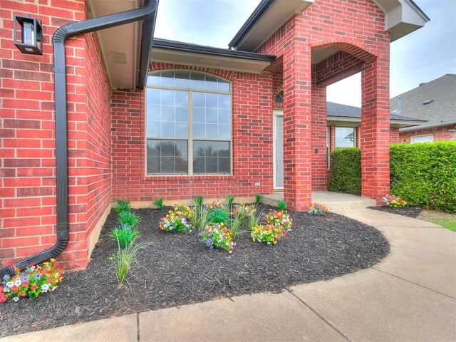 Photo 2 — 8308 NW 83rd Street, Oklahoma City, OK 73132
