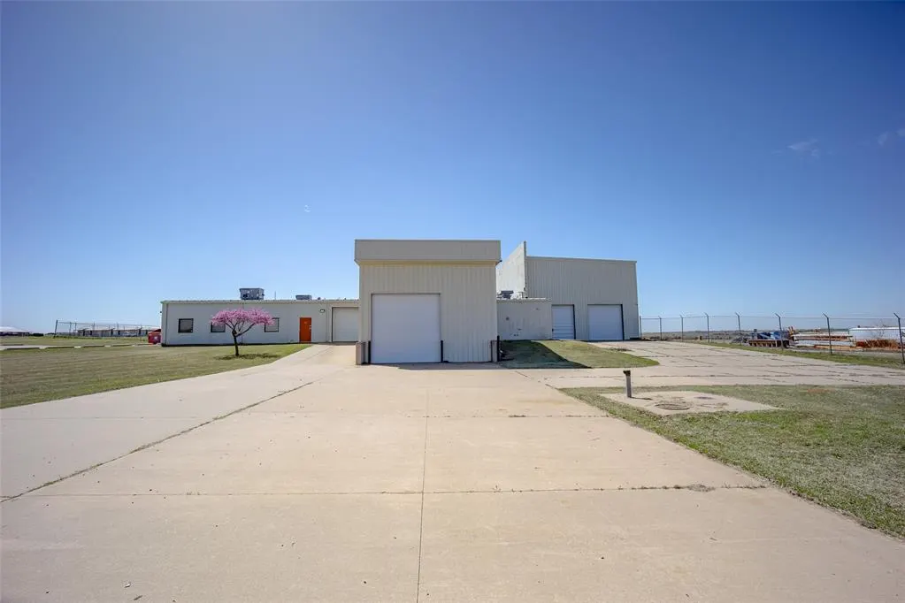 Photo 3 — 425 W Airport Road, Hinton, OK 73047