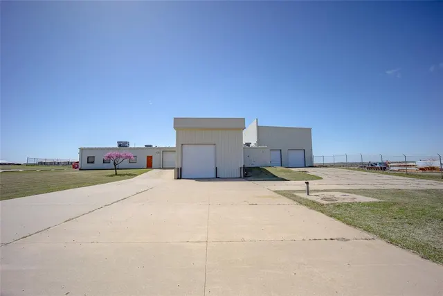 Photo 3 — 425 W Airport Road, Hinton, OK 73047