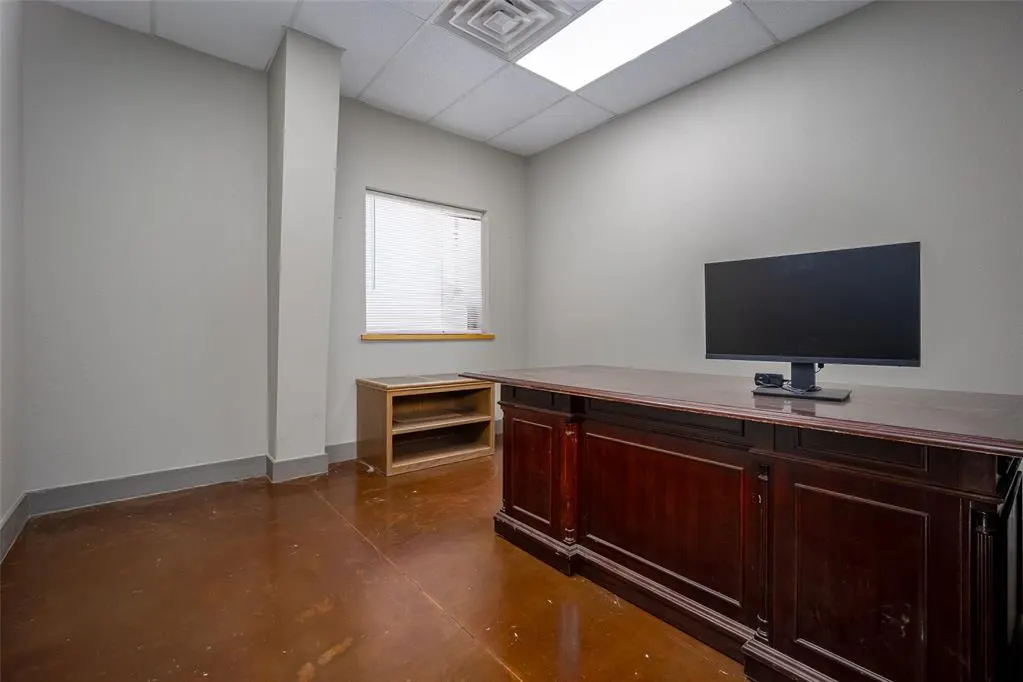 Photo 5 — 425 W Airport Road, Hinton, OK 73047