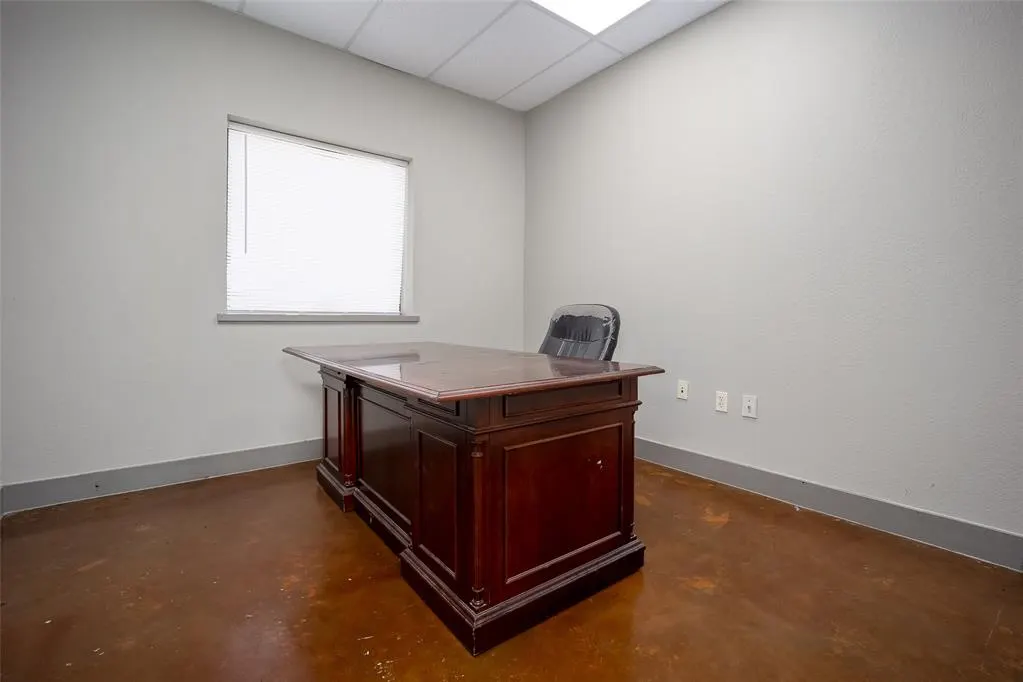 Photo 7 — 425 W Airport Road, Hinton, OK 73047