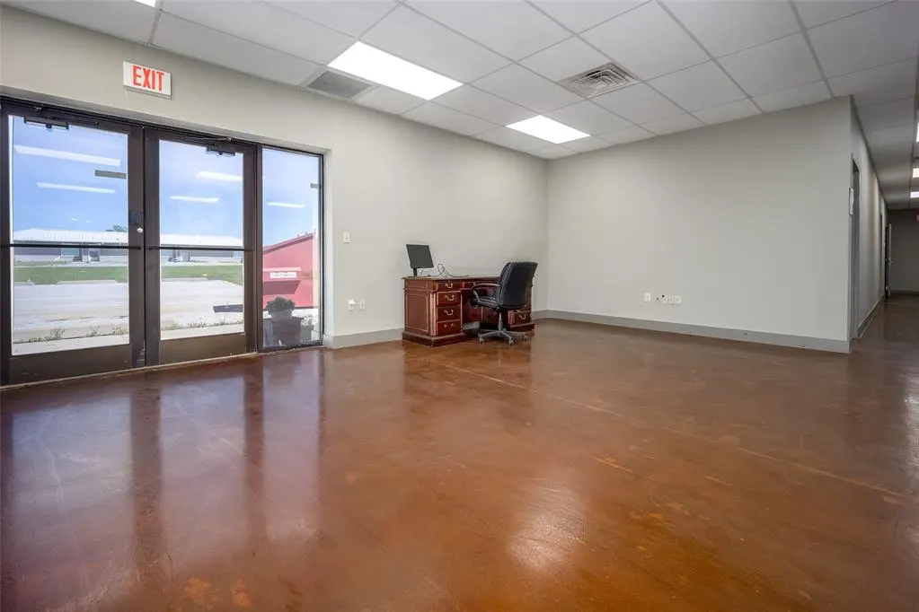 Photo 8 — 425 W Airport Road, Hinton, OK 73047