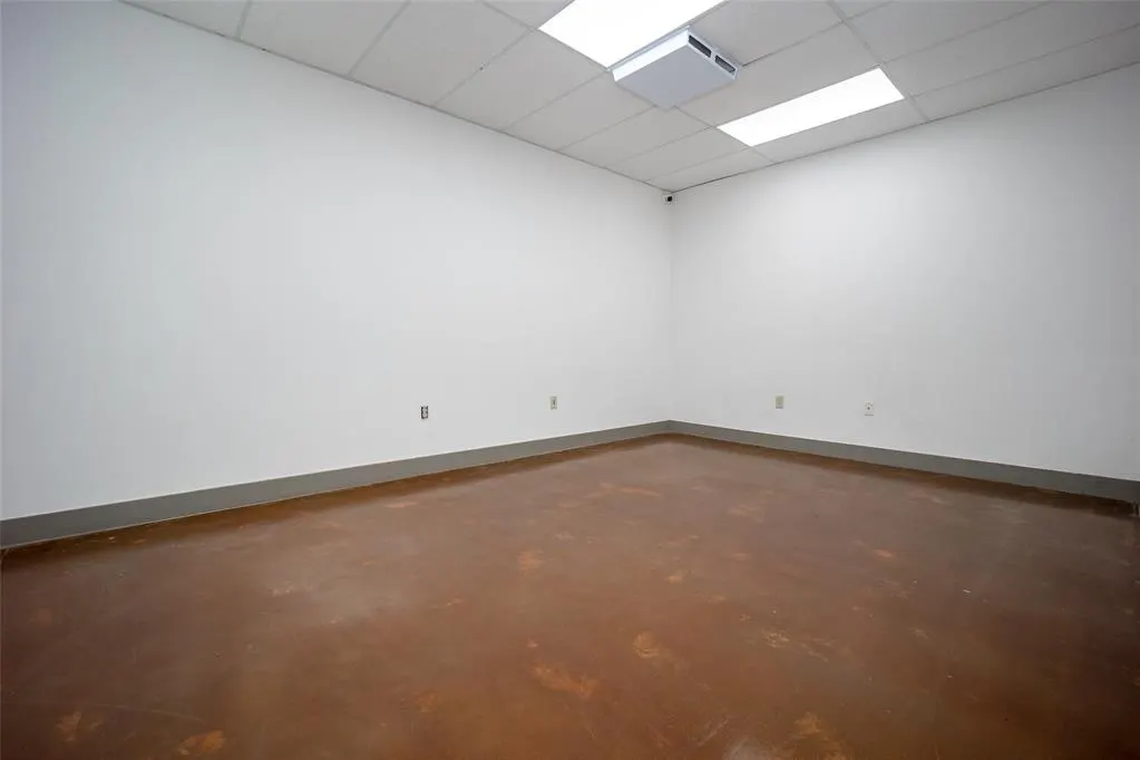 Photo 9 — 425 W Airport Road, Hinton, OK 73047