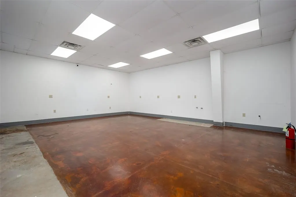 Photo 12 — 425 W Airport Road, Hinton, OK 73047