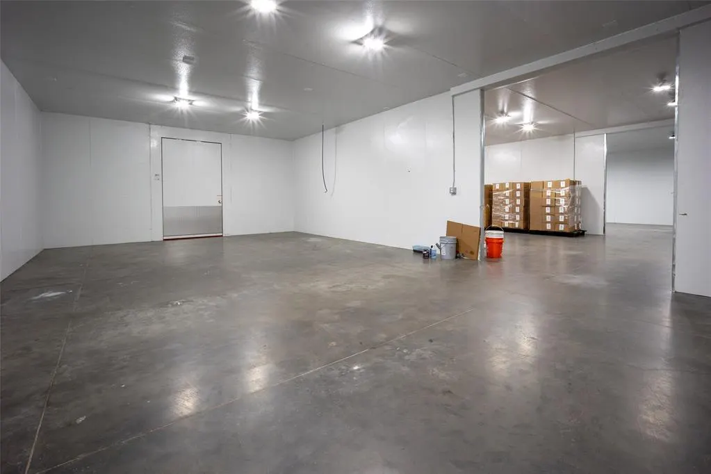 Photo 16 — 425 W Airport Road, Hinton, OK 73047