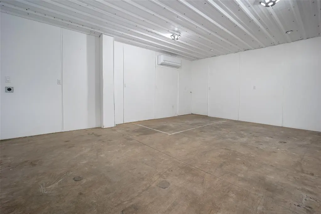 Photo 18 — 425 W Airport Road, Hinton, OK 73047