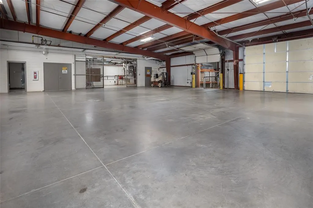Photo 23 — 425 W Airport Road, Hinton, OK 73047