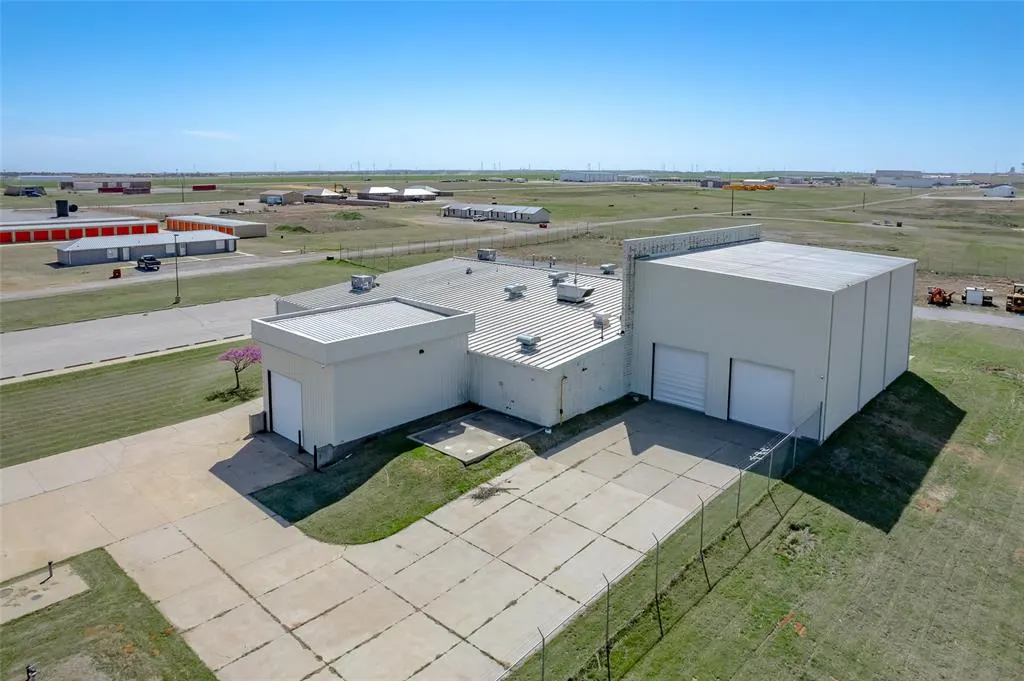 Photo 30 — 425 W Airport Road, Hinton, OK 73047