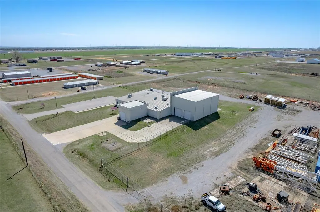 Photo 31 — 425 W Airport Road, Hinton, OK 73047