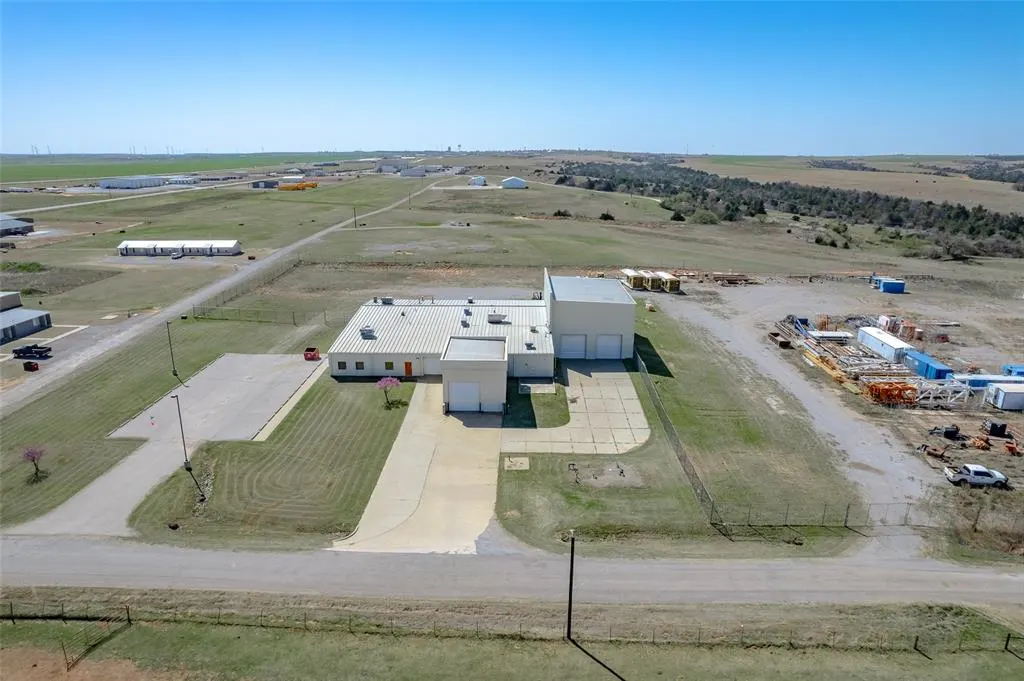 Photo 32 — 425 W Airport Road, Hinton, OK 73047