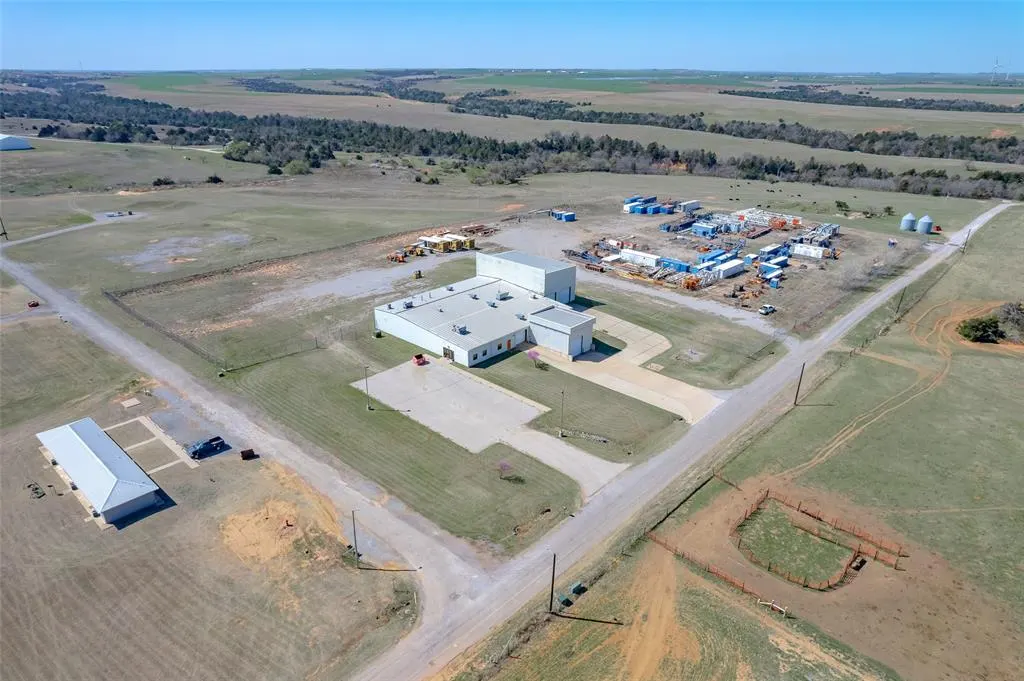 Photo 34 — 425 W Airport Road, Hinton, OK 73047