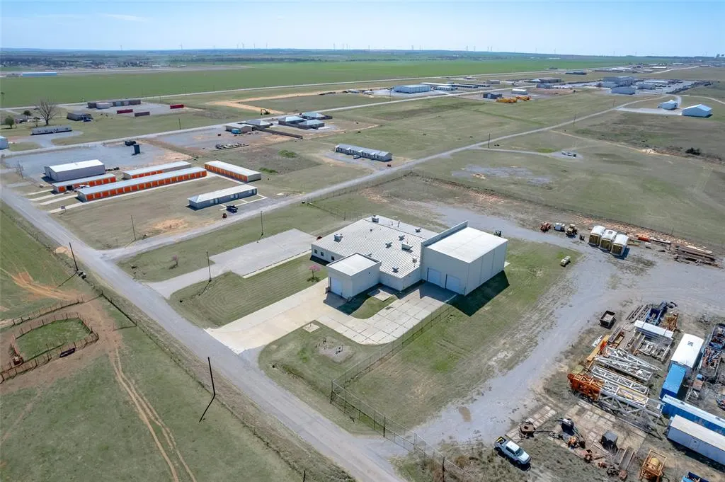 Photo 36 — 425 W Airport Road, Hinton, OK 73047