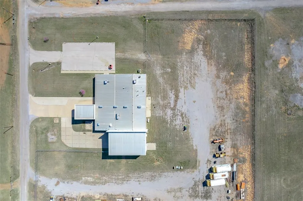 Photo 37 — 425 W Airport Road, Hinton, OK 73047