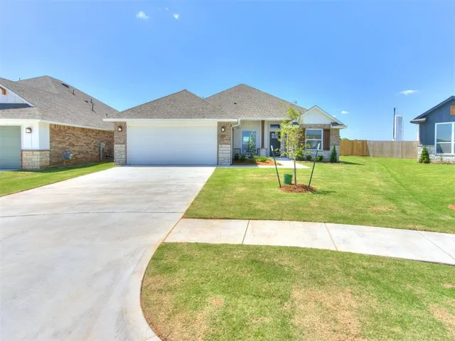 Front exterior — 14004 Tybee Island Drive, Yukon, OK 73099