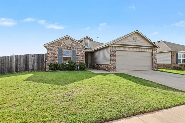 Photo 2 — 1901 Hannah Lane, Oklahoma City, OK 73127