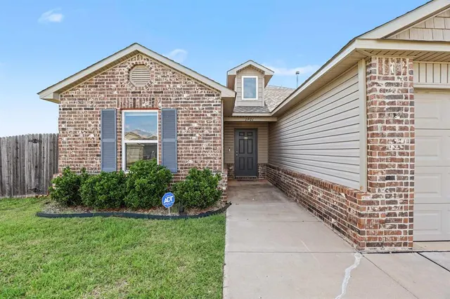 Photo 3 — 1901 Hannah Lane, Oklahoma City, OK 73127