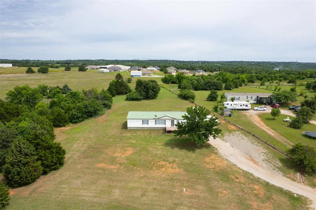 Front exterior — 2501 Kelly Road, Guthrie, OK 73044
