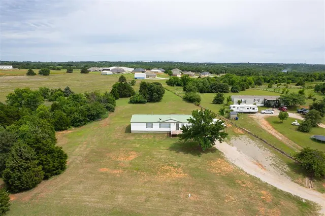 Front exterior — 2501 Kelly Road, Guthrie, OK 73044