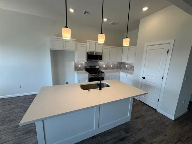 Photo 4 — 2715 Turtle Way, Midwest City, OK 73130