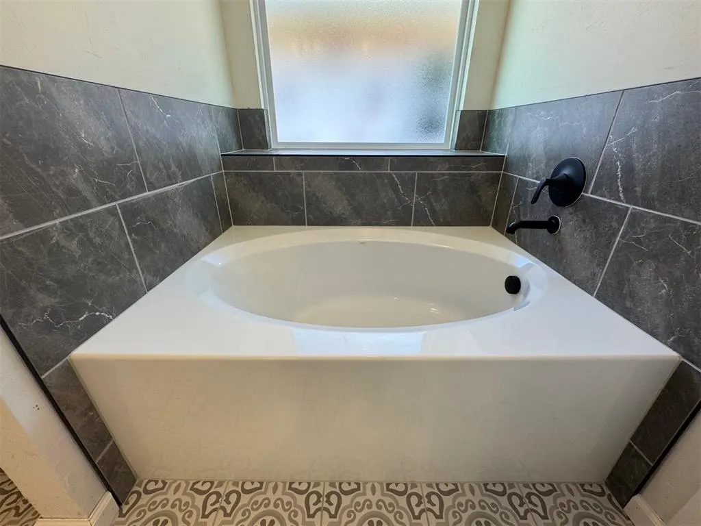 Photo 8 — 2715 Turtle Way, Midwest City, OK 73130