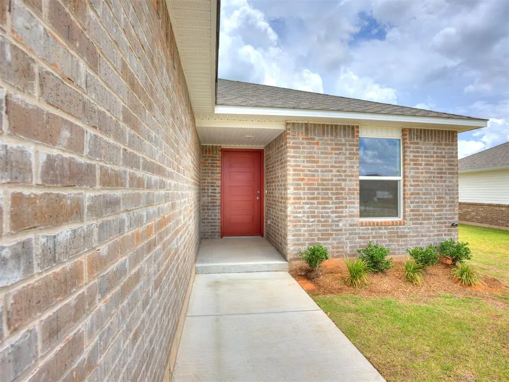 Photo 3 — 940 S Bear Lane, Mustang, OK 73064
