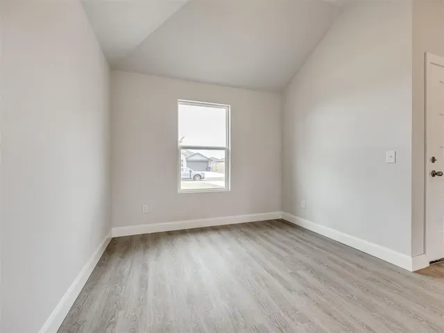 Photo 5 — 940 S Bear Lane, Mustang, OK 73064