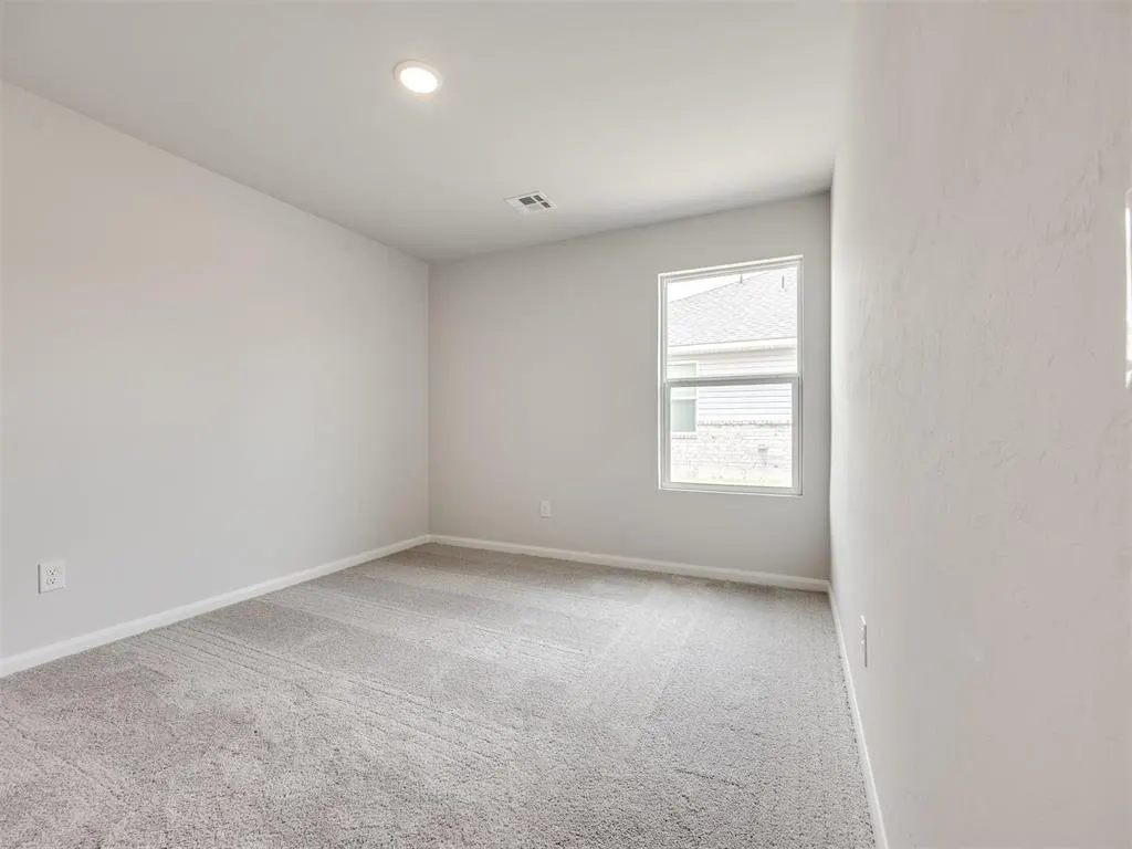 Photo 14 — 940 S Bear Lane, Mustang, OK 73064