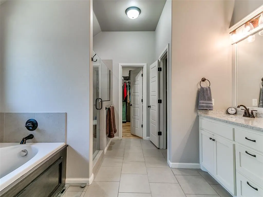 Photo 15 — 11809 Loren Brook Lane, Yukon, OK 73099