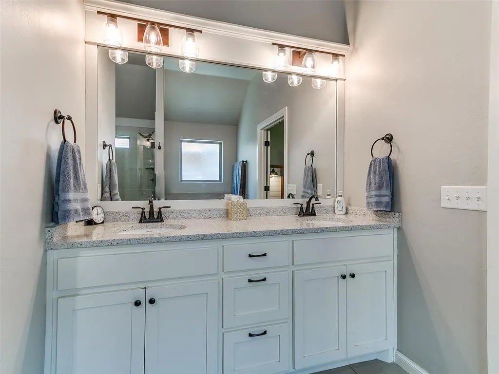 Photo 16 — 11809 Loren Brook Lane, Yukon, OK 73099