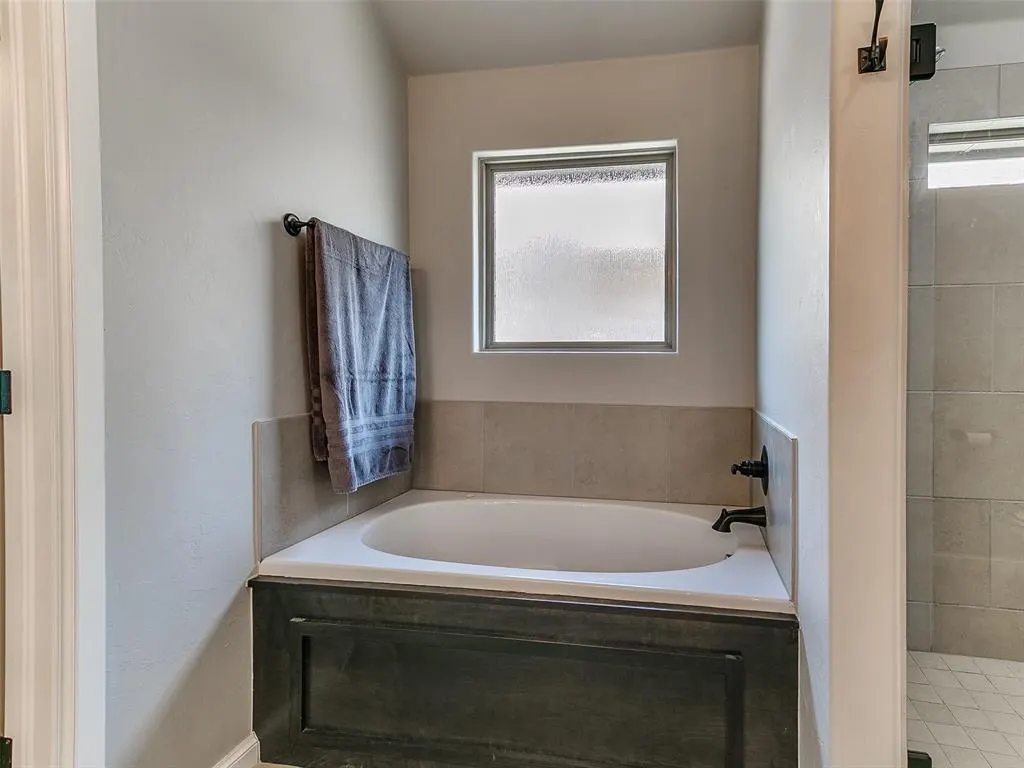 Photo 17 — 11809 Loren Brook Lane, Yukon, OK 73099